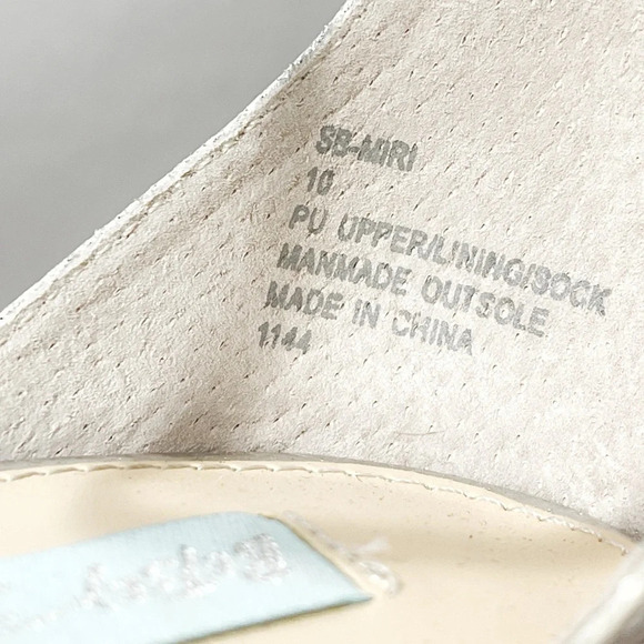 Betsey Johnson Womens Miri Glitter Bridal Heels Size 10 Silver Glitter - Picture 9 of 11